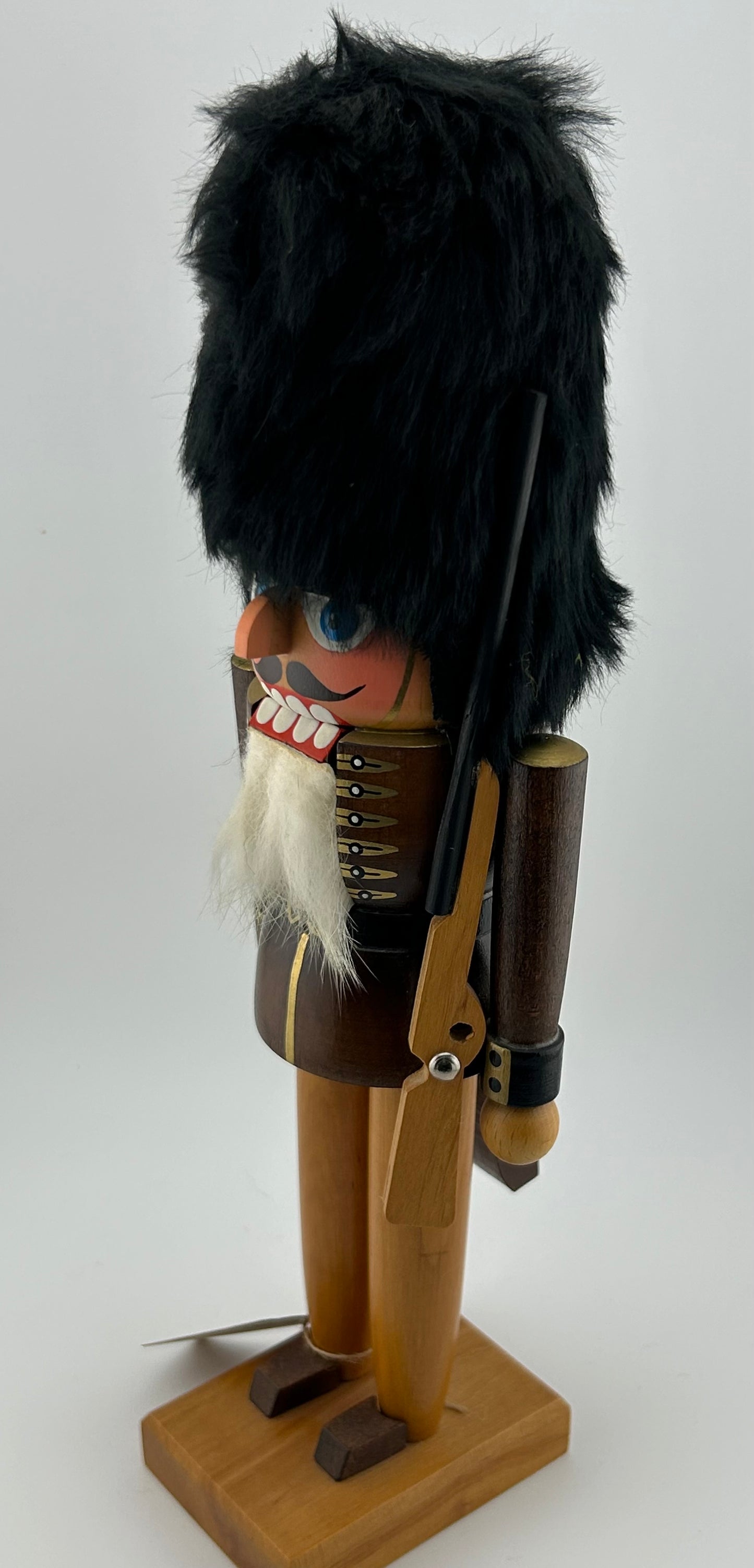 Erzgebirgische Volkskunst Soldier Nutcracker