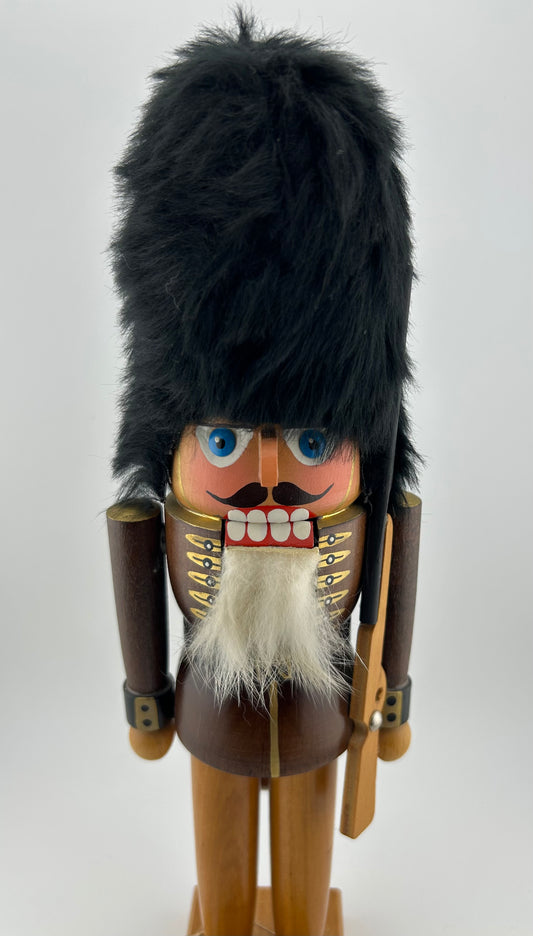 Erzgebirgische Volkskunst Soldier Nutcracker